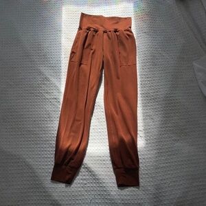 Athleta High Rise Salutation Jogger Pant Ancient Mahogany Size XS